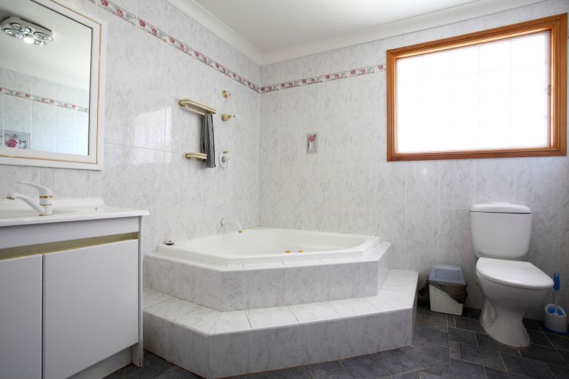 Top Bathtub Installation Companies in New Castle, IN